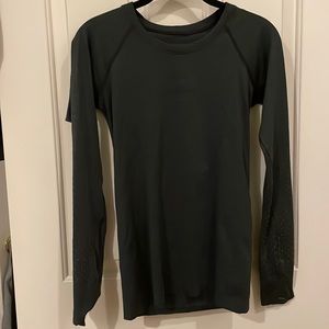 Lululemon swiftly tech long sleeve size 6